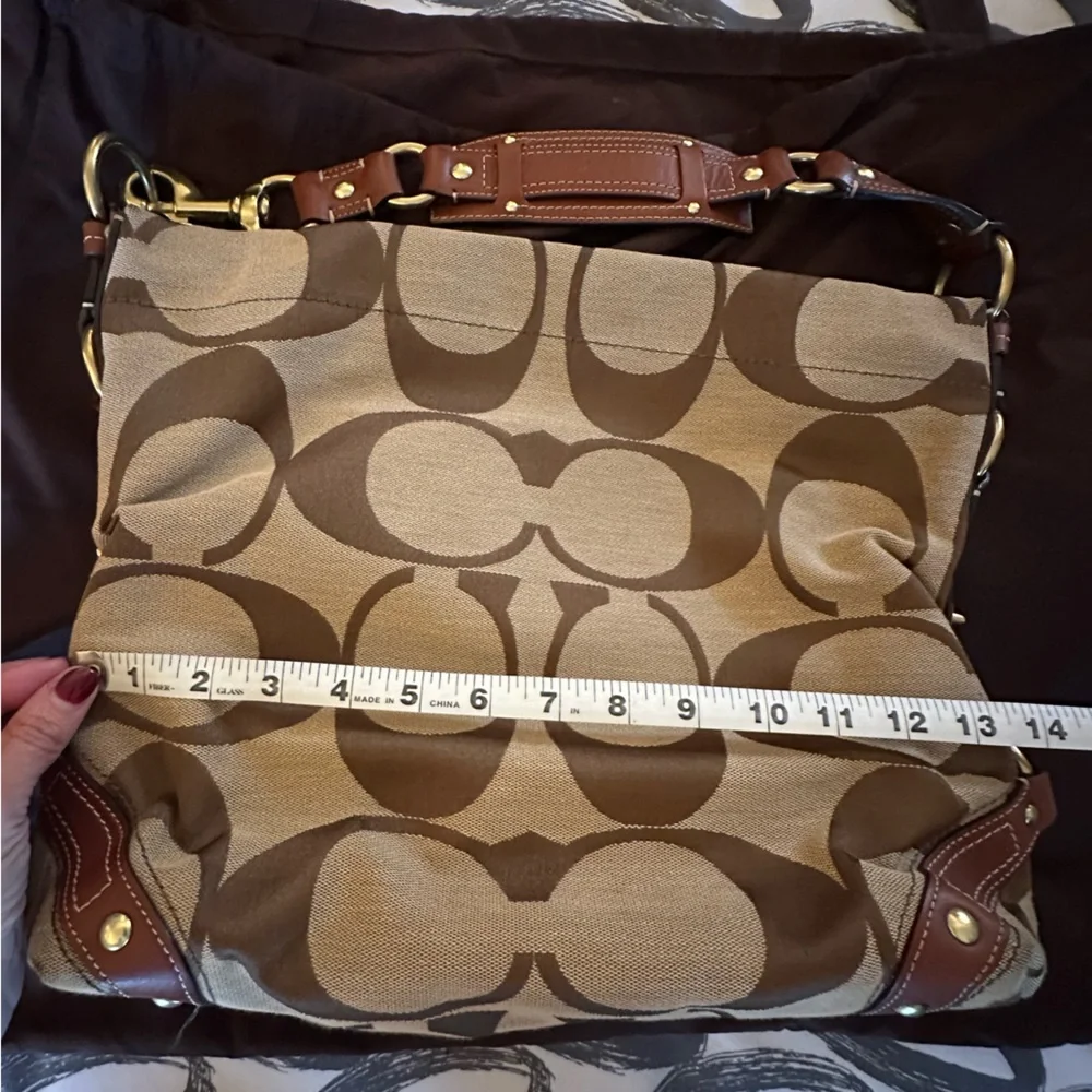 Signature  Coach hobo tote Brown Shoulder Bag - Picture 7 of 9